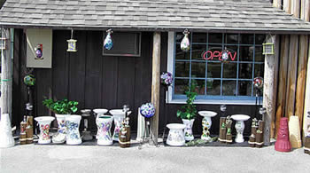 shelli's shop exterior side
